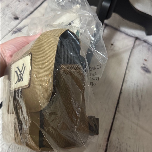 Vortex Glasspak Tan Binocular Harness Bag recommended for 50mm or smaller binos - Picture 5 of 7